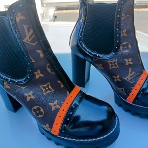 ((SOLD))LOUIS VUITTON ANKLE BOOTS..